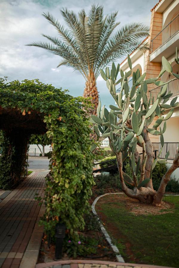 Fantastic 4 Cyprus First Line Beachfront Boghaz Exterior foto